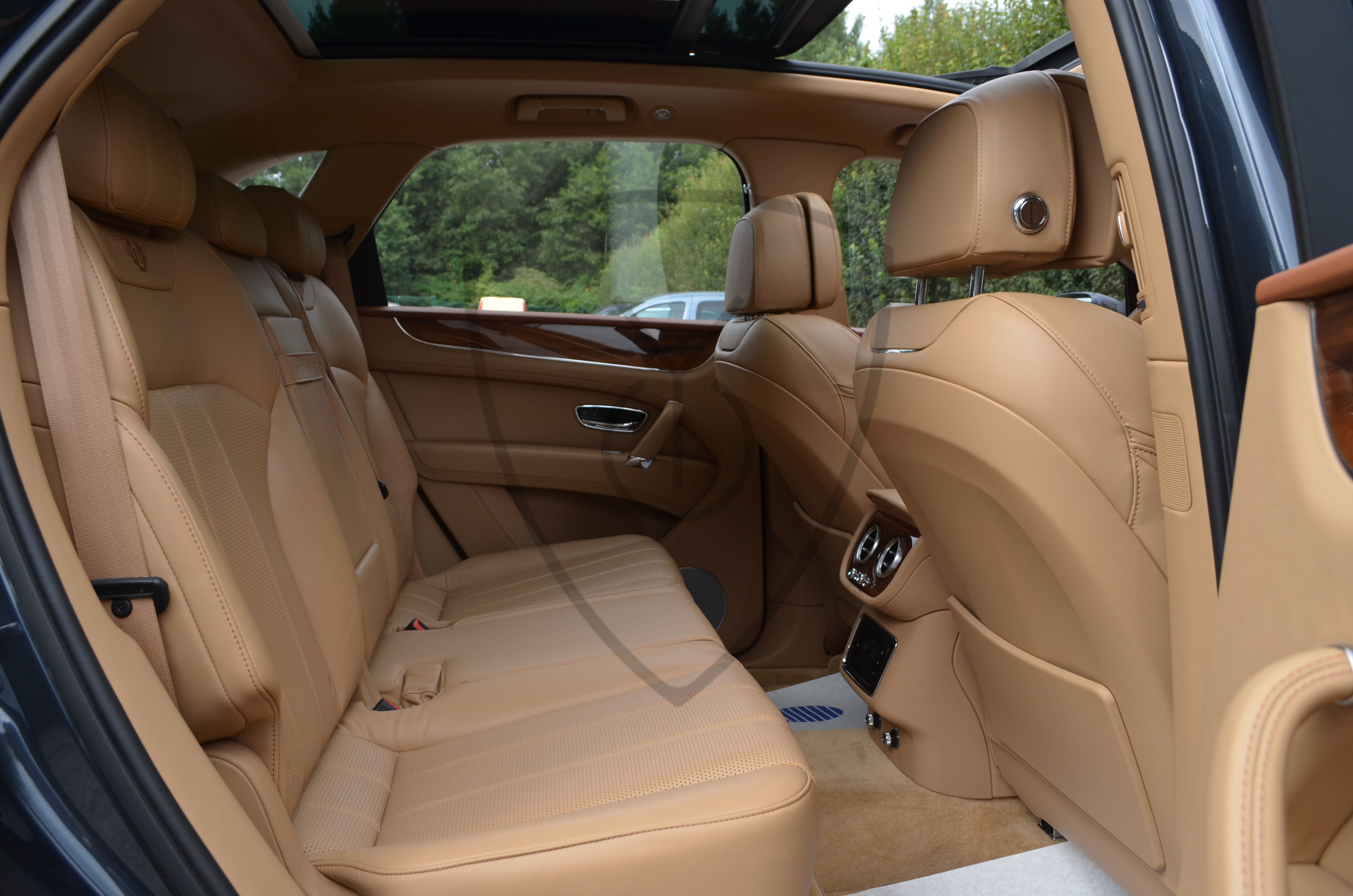 BENTLEY BENTAYGA 4.0 TDI V8 — image 16