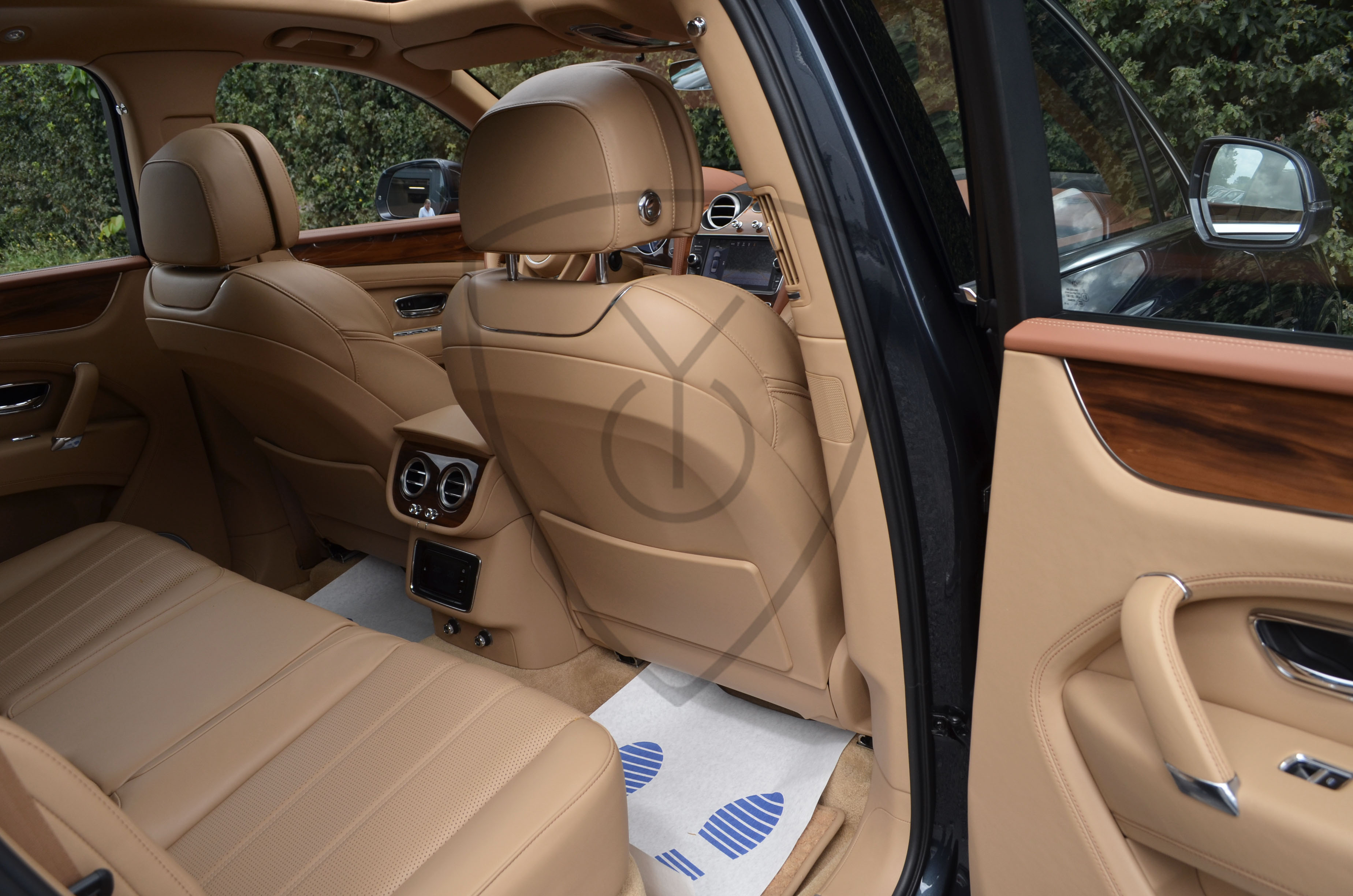 BENTLEY BENTAYGA 4.0 TDI V8 — image 17