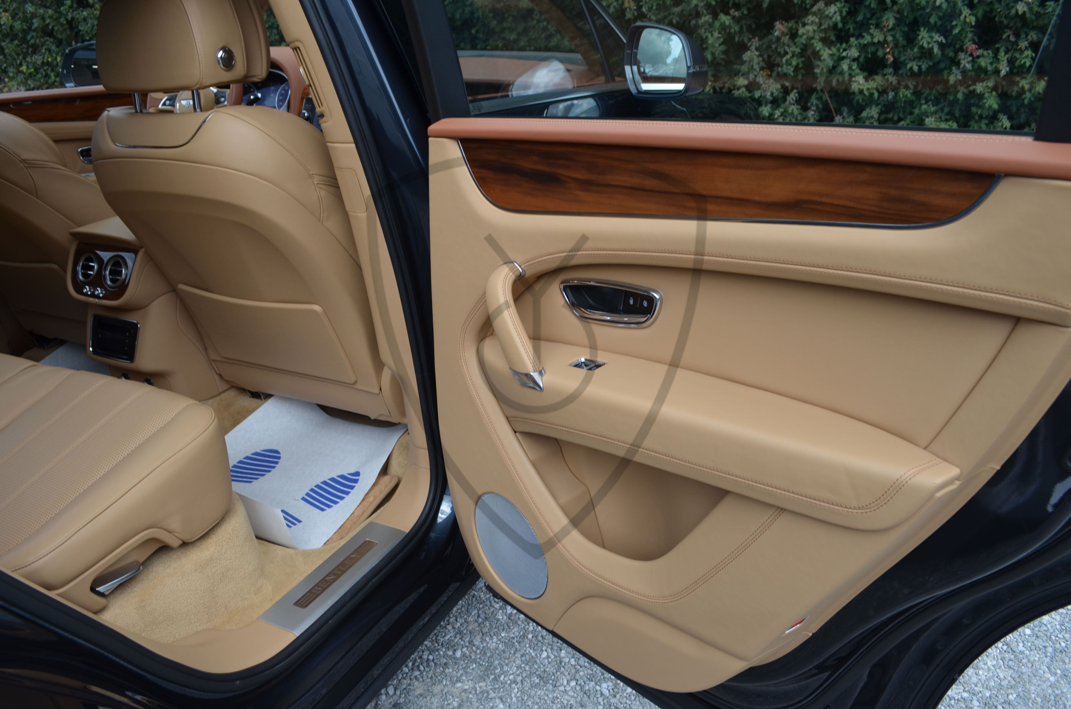 BENTLEY BENTAYGA 4.0 TDI V8 — image 20