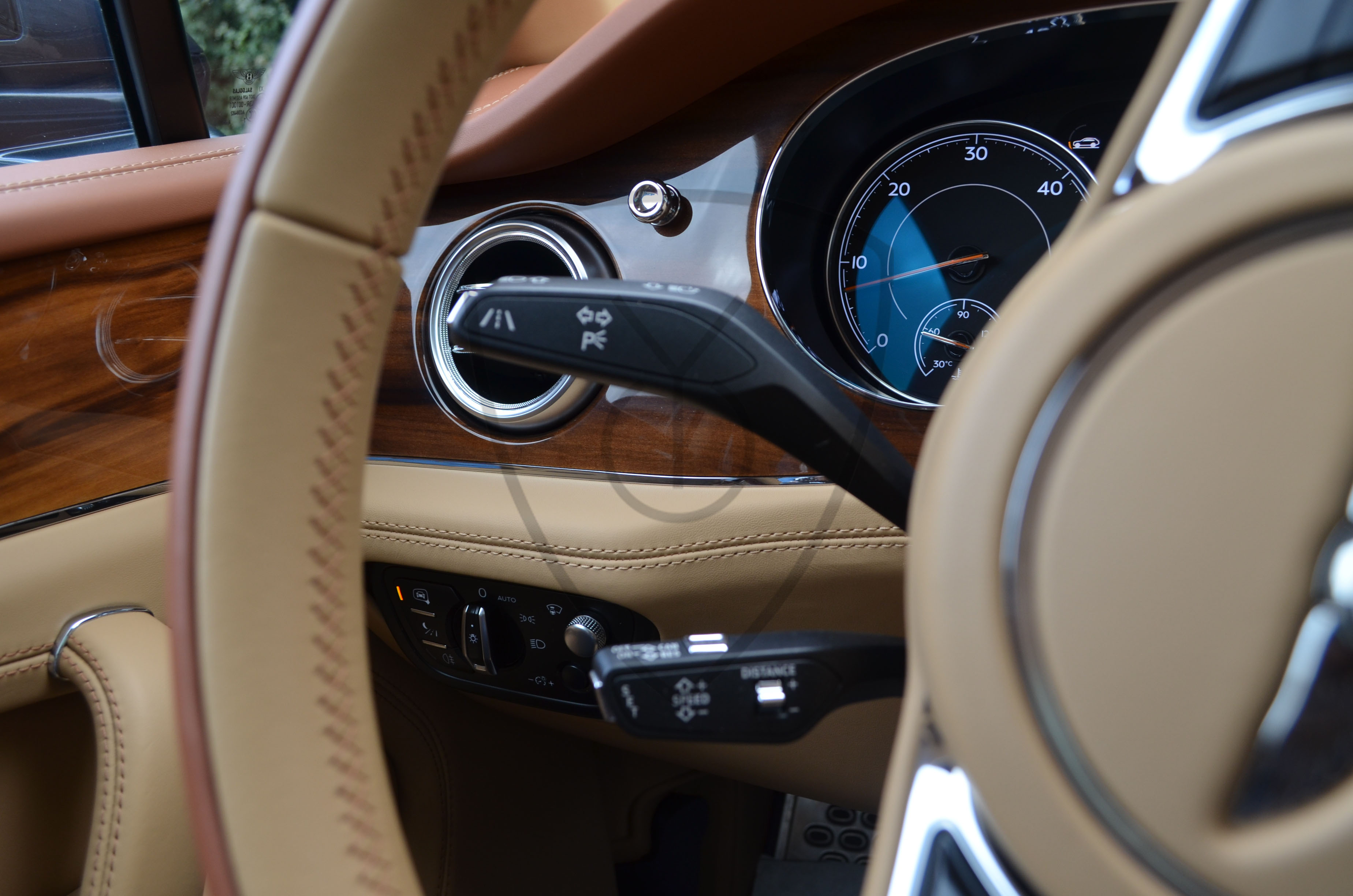 BENTLEY BENTAYGA 4.0 TDI V8 — image 38