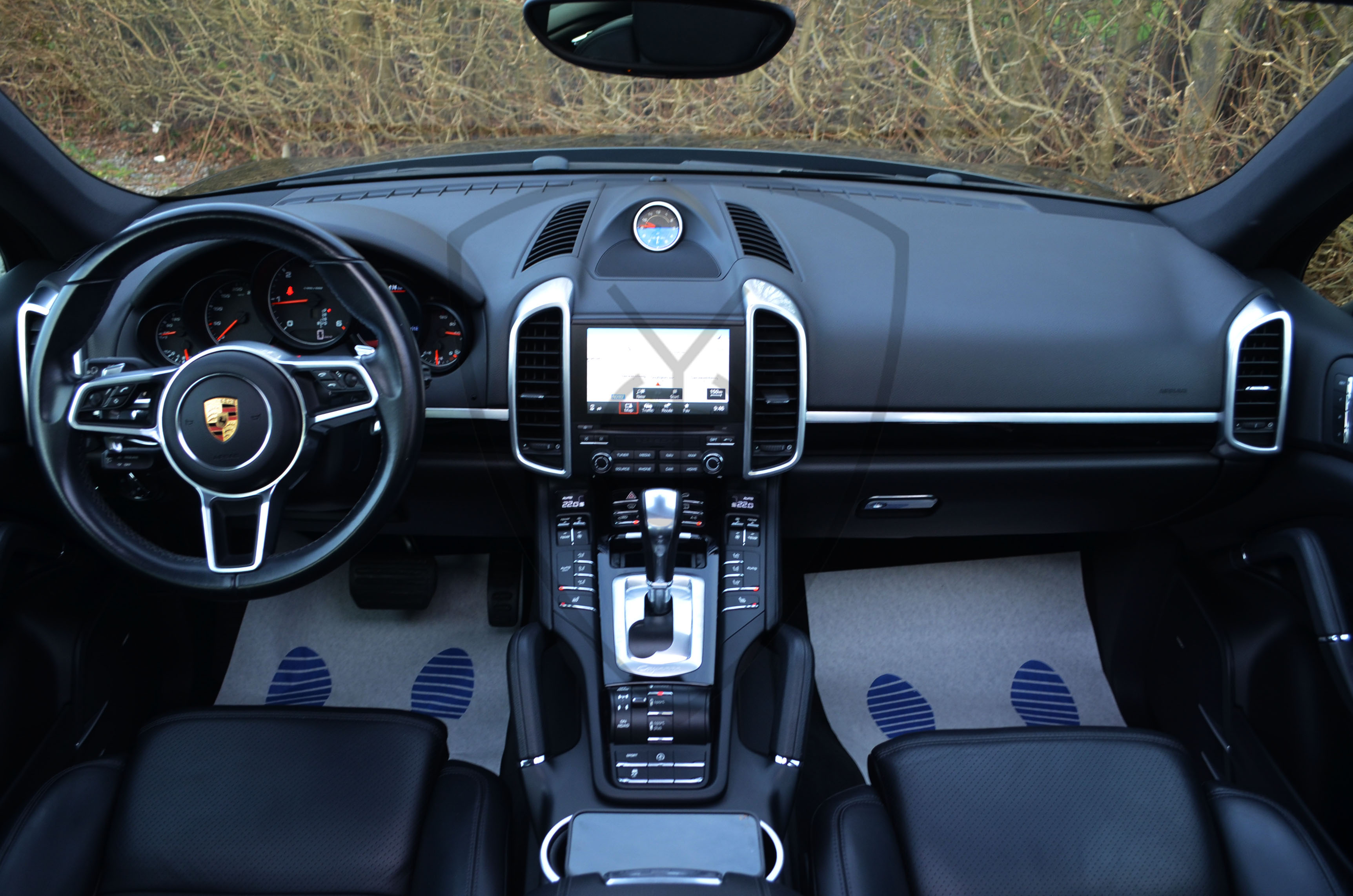 PORSCHE CAYENNE — image 1