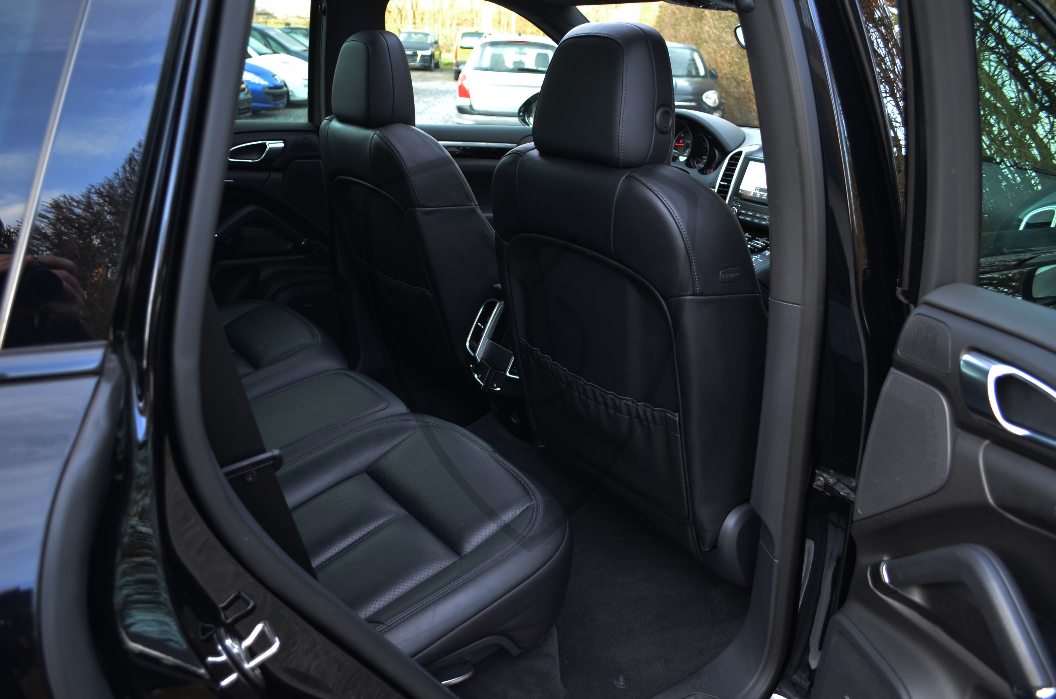 PORSCHE CAYENNE — image 12