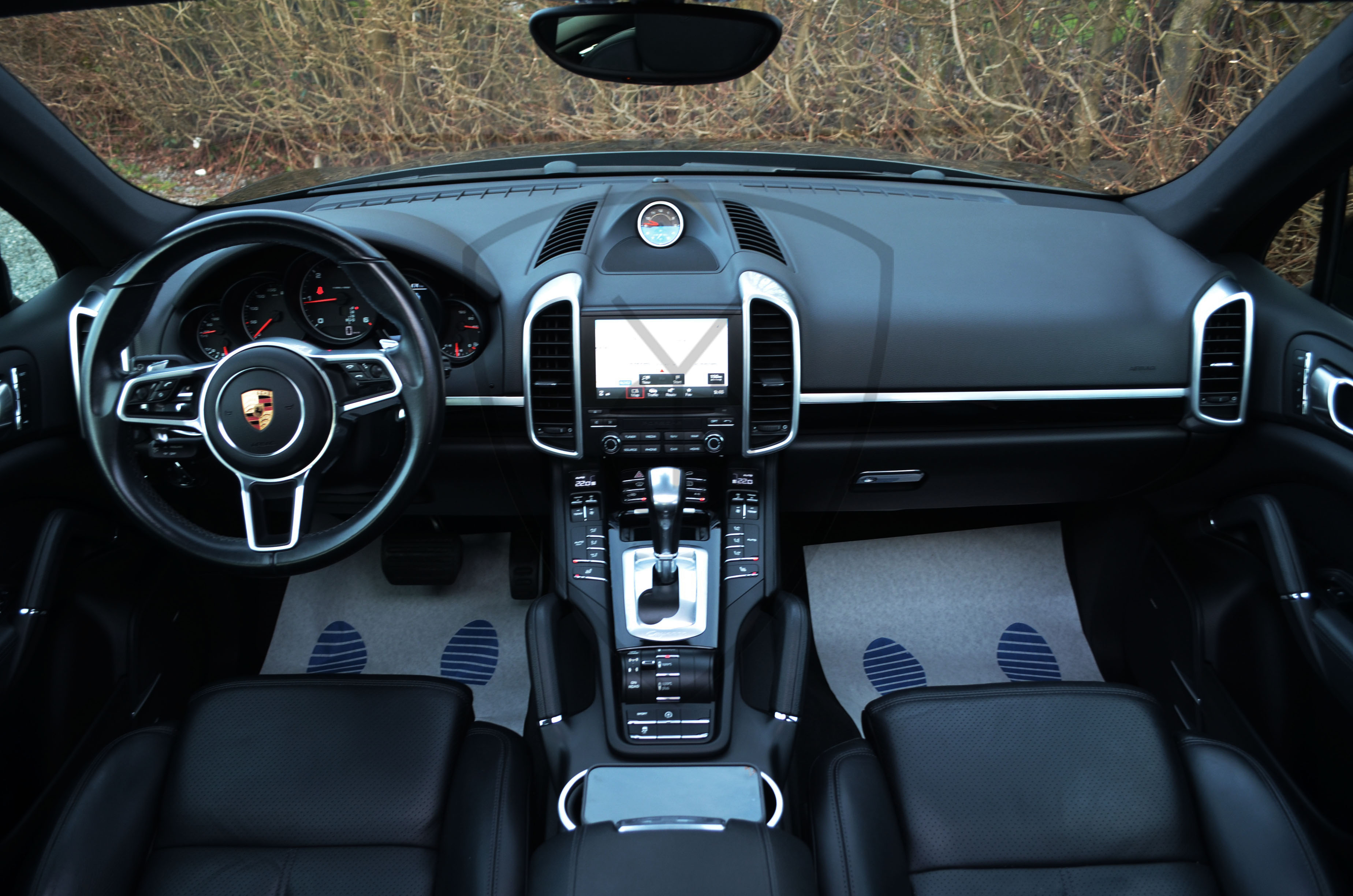 PORSCHE CAYENNE — image 17