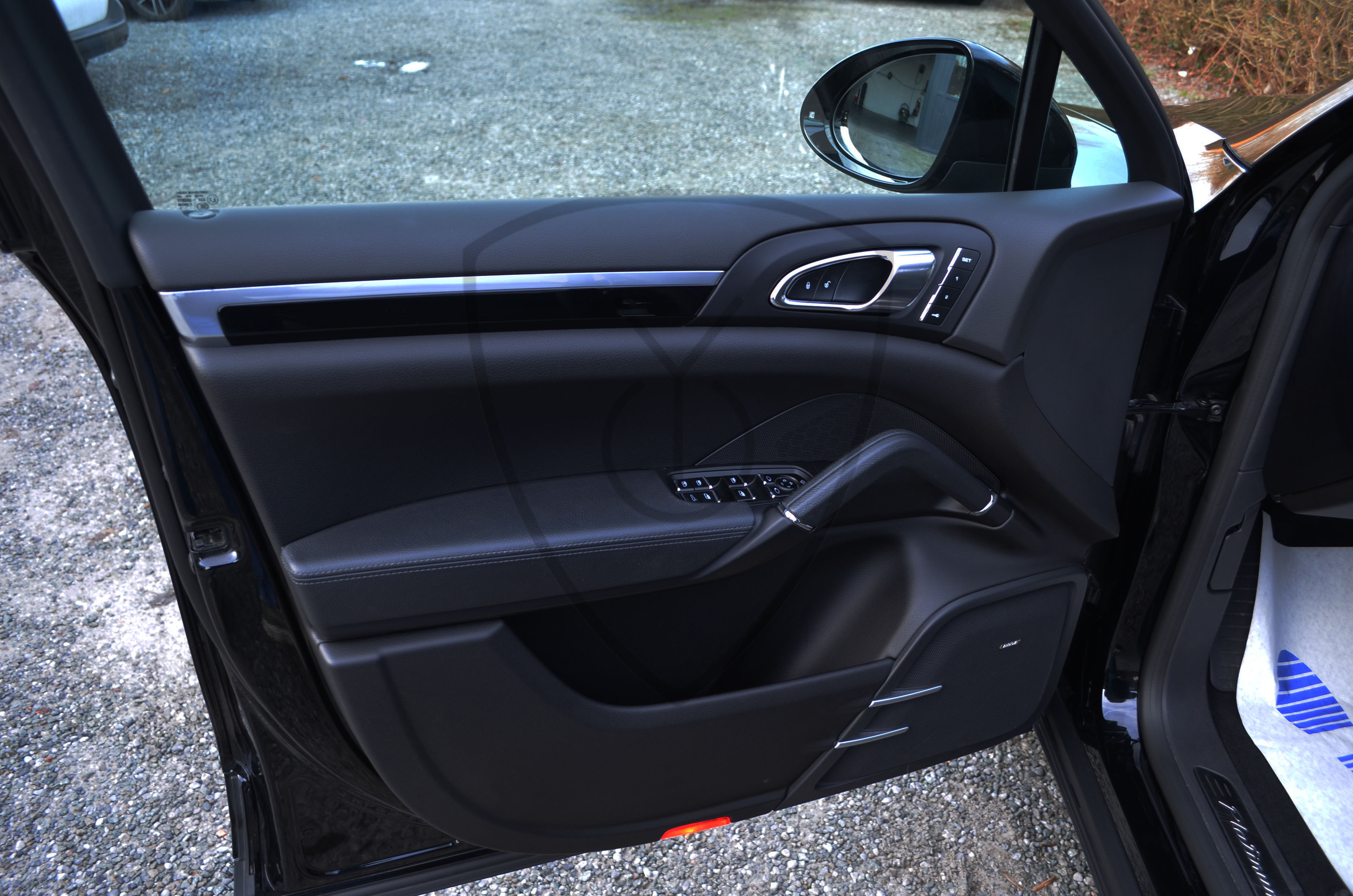 PORSCHE CAYENNE — image 19