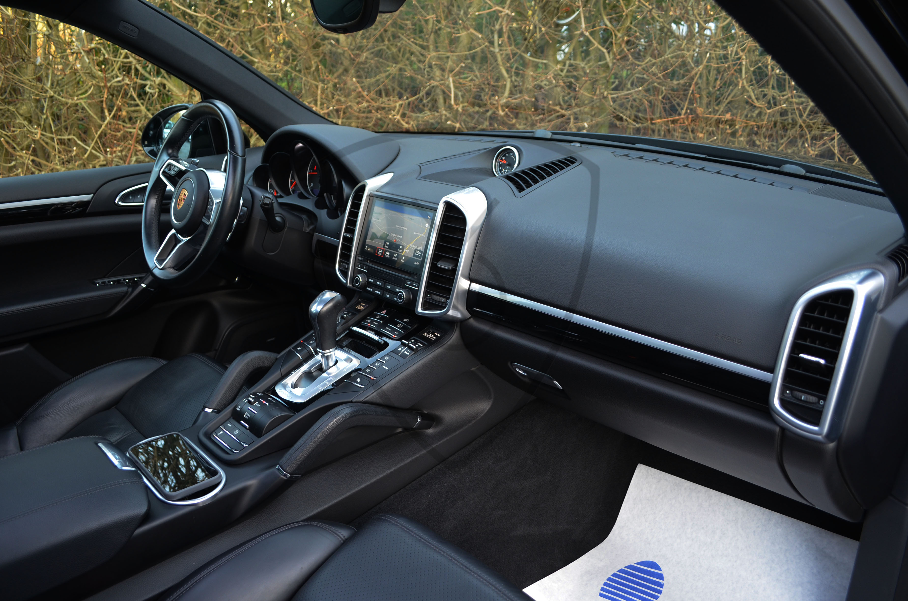 PORSCHE CAYENNE — image 20