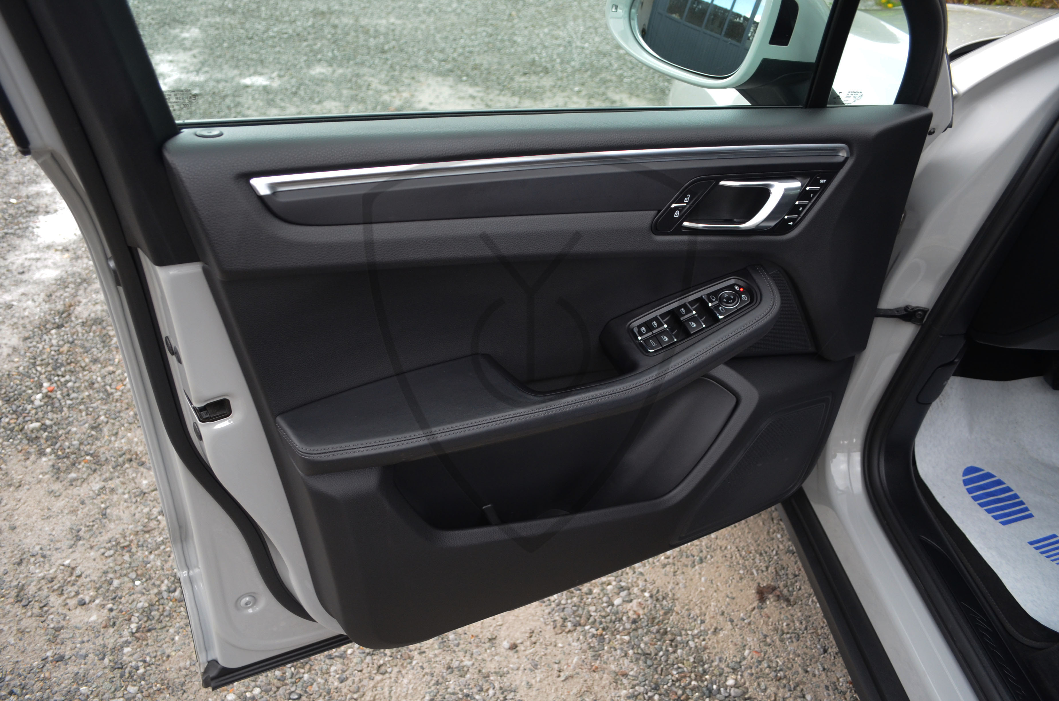 PORSCHE MACAN 2.0 CRAYON — image 17
