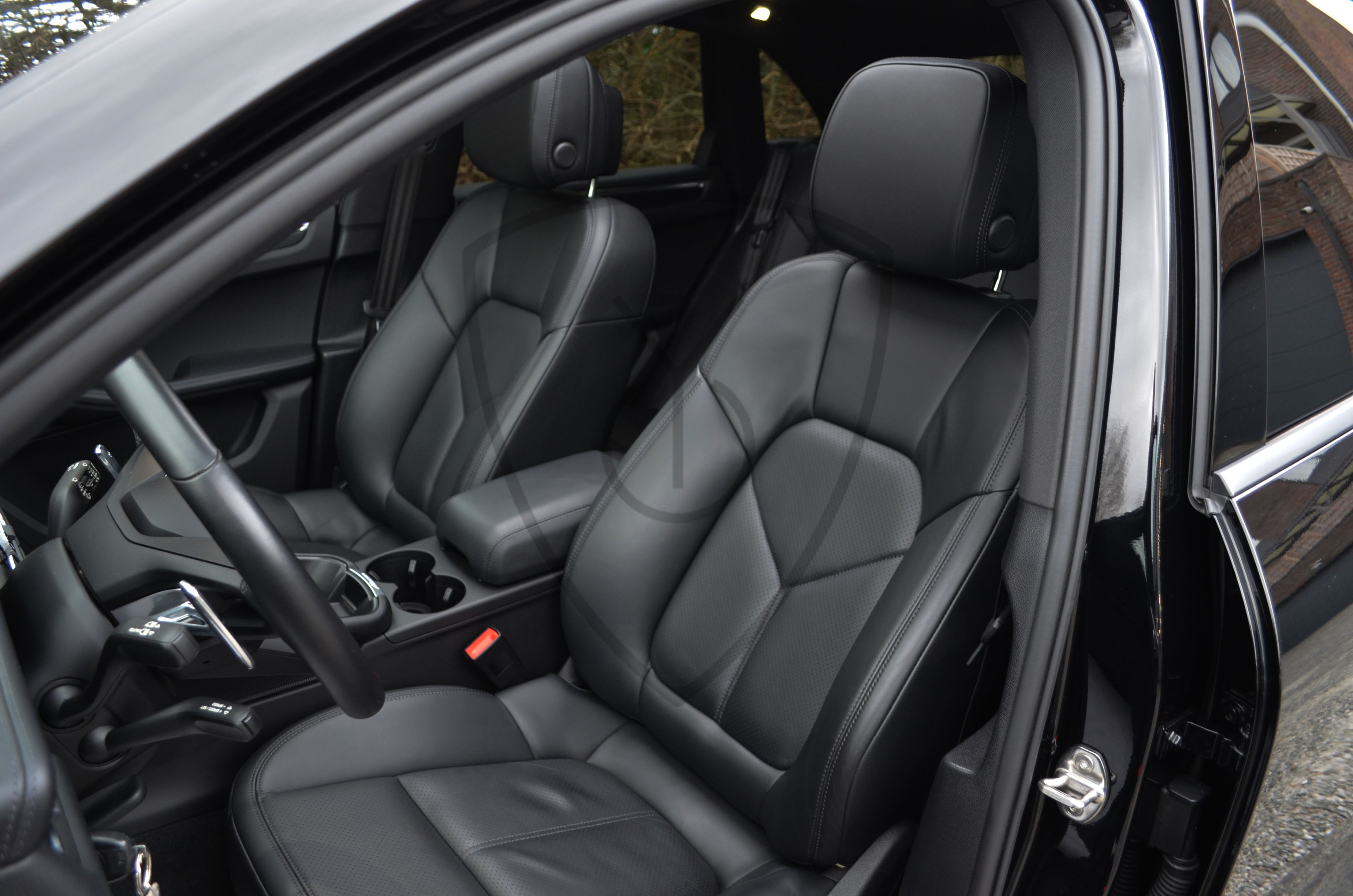 PORSCHE MACAN — image 11
