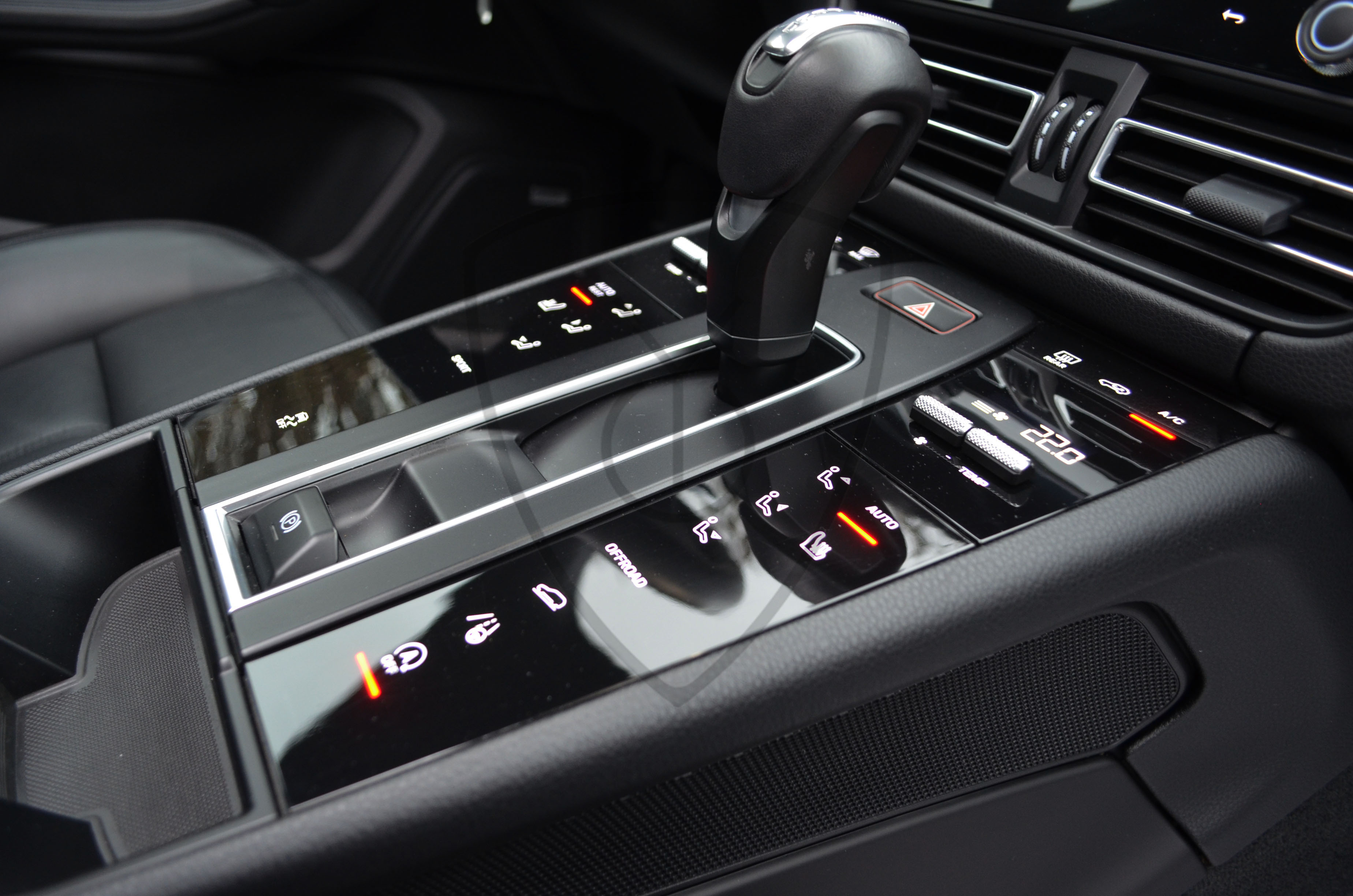 PORSCHE MACAN — image 12
