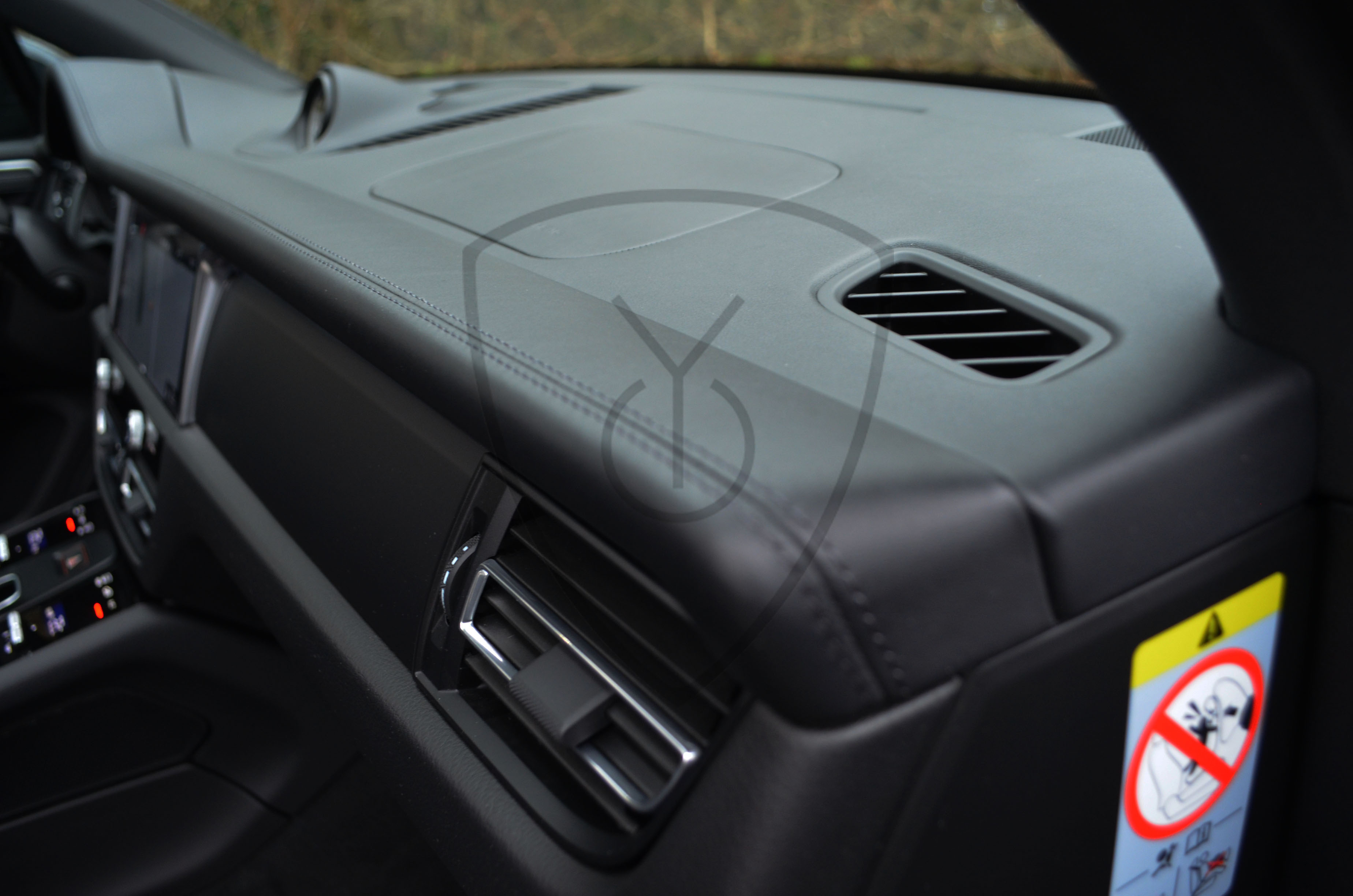 PORSCHE MACAN — image 2