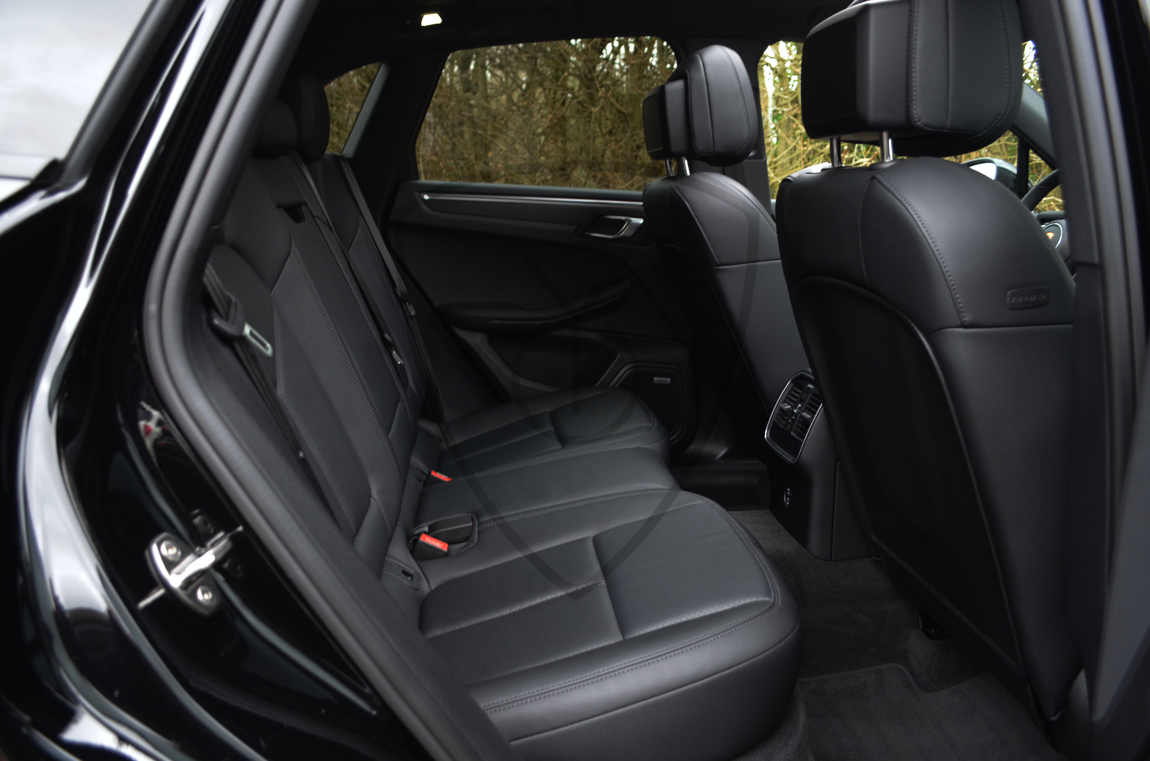 PORSCHE MACAN — image 6
