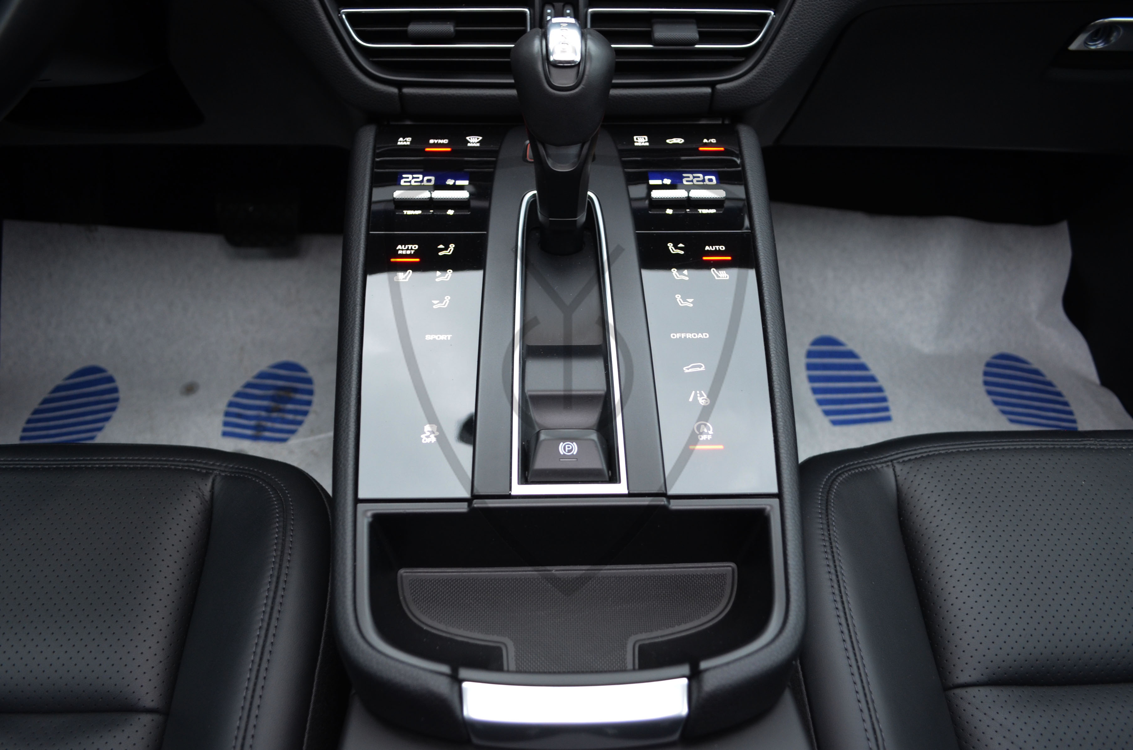 PORSCHE MACAN — image 7
